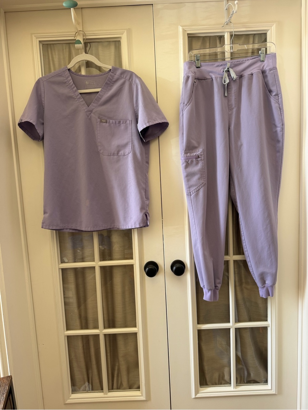 MEDIUM Lavender/Light Purple Women’s Figs Scrun Set w/ Joggers EUC